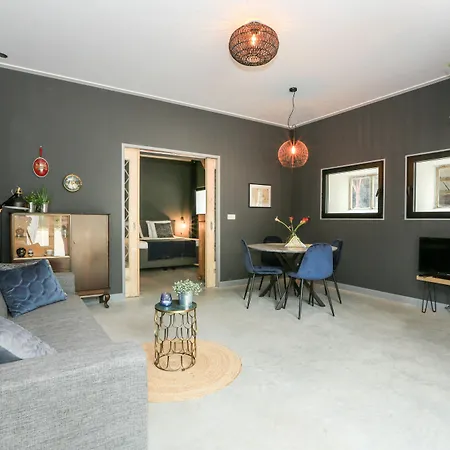 住宿加早餐酒店 Adelaerthoeve Logies & Ontbijt 阿纳姆